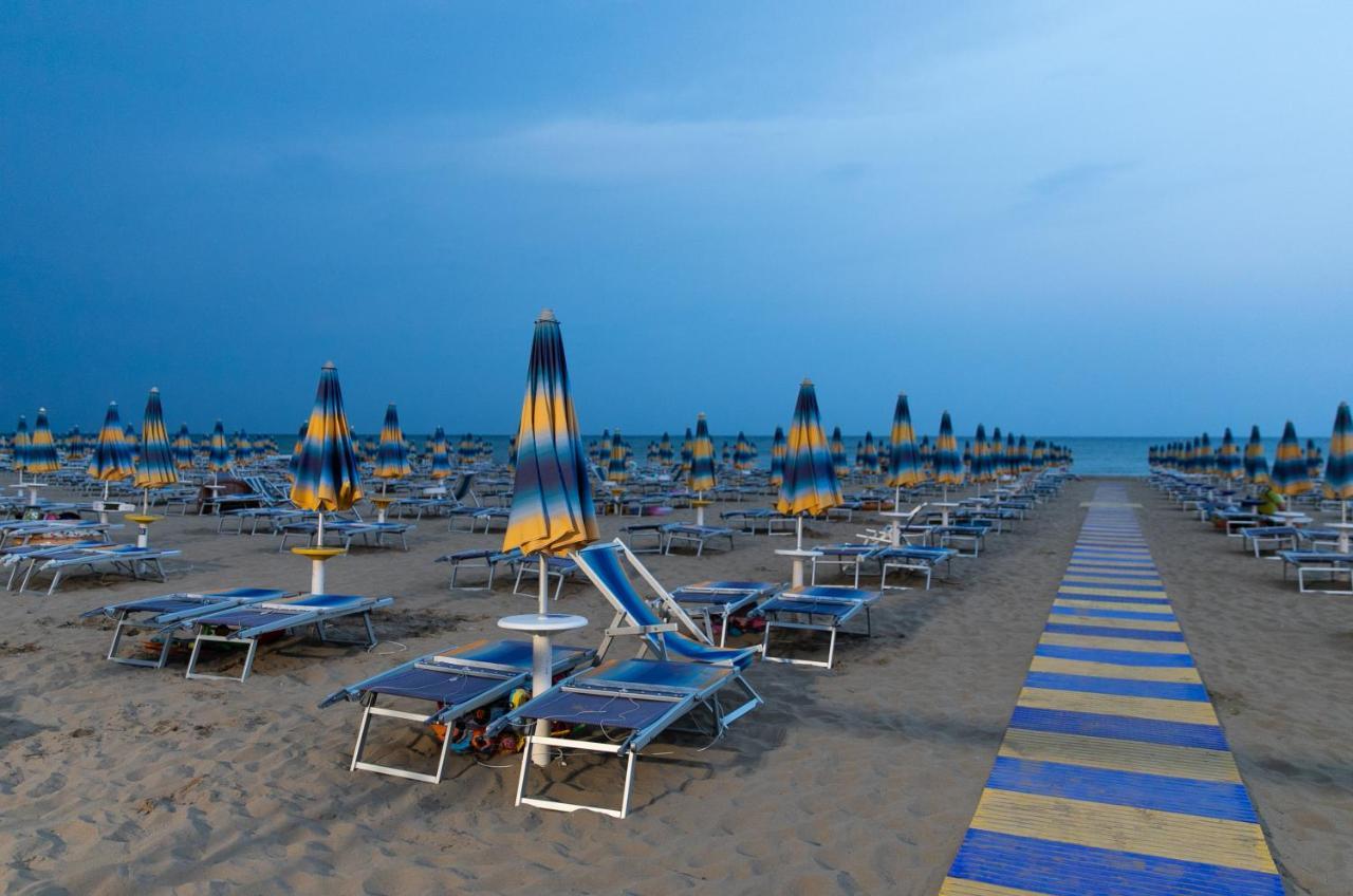 Hotel Boston 3 Stelle Superior Frontemare Lido di Jesolo Kültér fotó