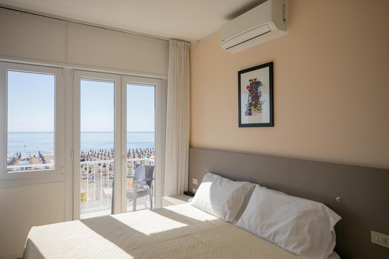 Hotel Boston 3 Stelle Superior Frontemare Lido di Jesolo Kültér fotó