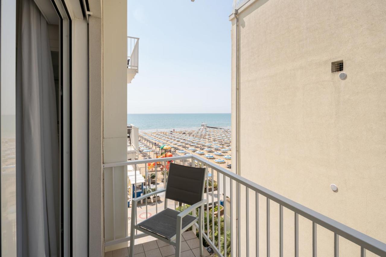 Hotel Boston 3 Stelle Superior Frontemare Lido di Jesolo Kültér fotó