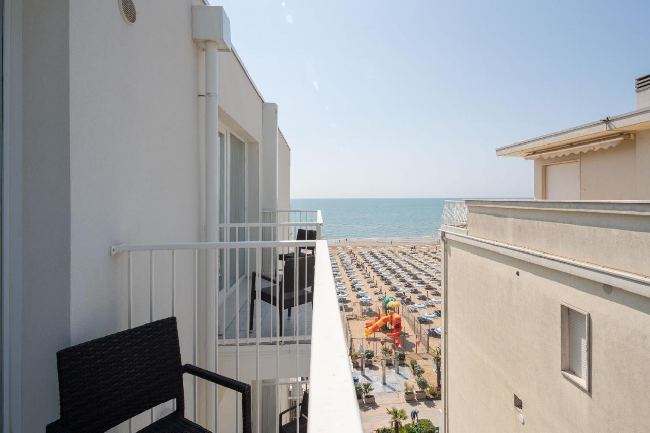 Hotel Boston 3 Stelle Superior Frontemare Lido di Jesolo Kültér fotó