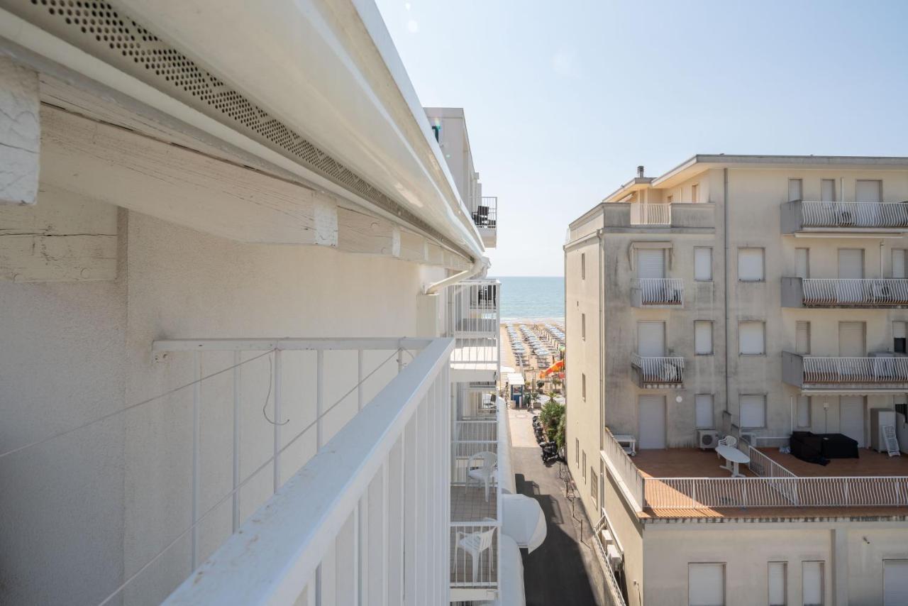 Hotel Boston 3 Stelle Superior Frontemare Lido di Jesolo Kültér fotó