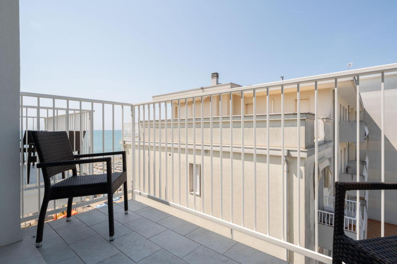 Hotel Boston 3 Stelle Superior Frontemare Lido di Jesolo Kültér fotó