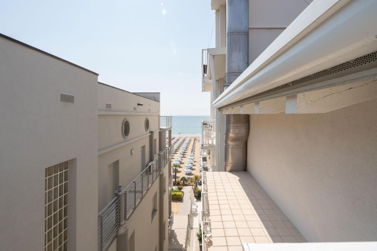 Hotel Boston 3 Stelle Superior Frontemare Lido di Jesolo Kültér fotó