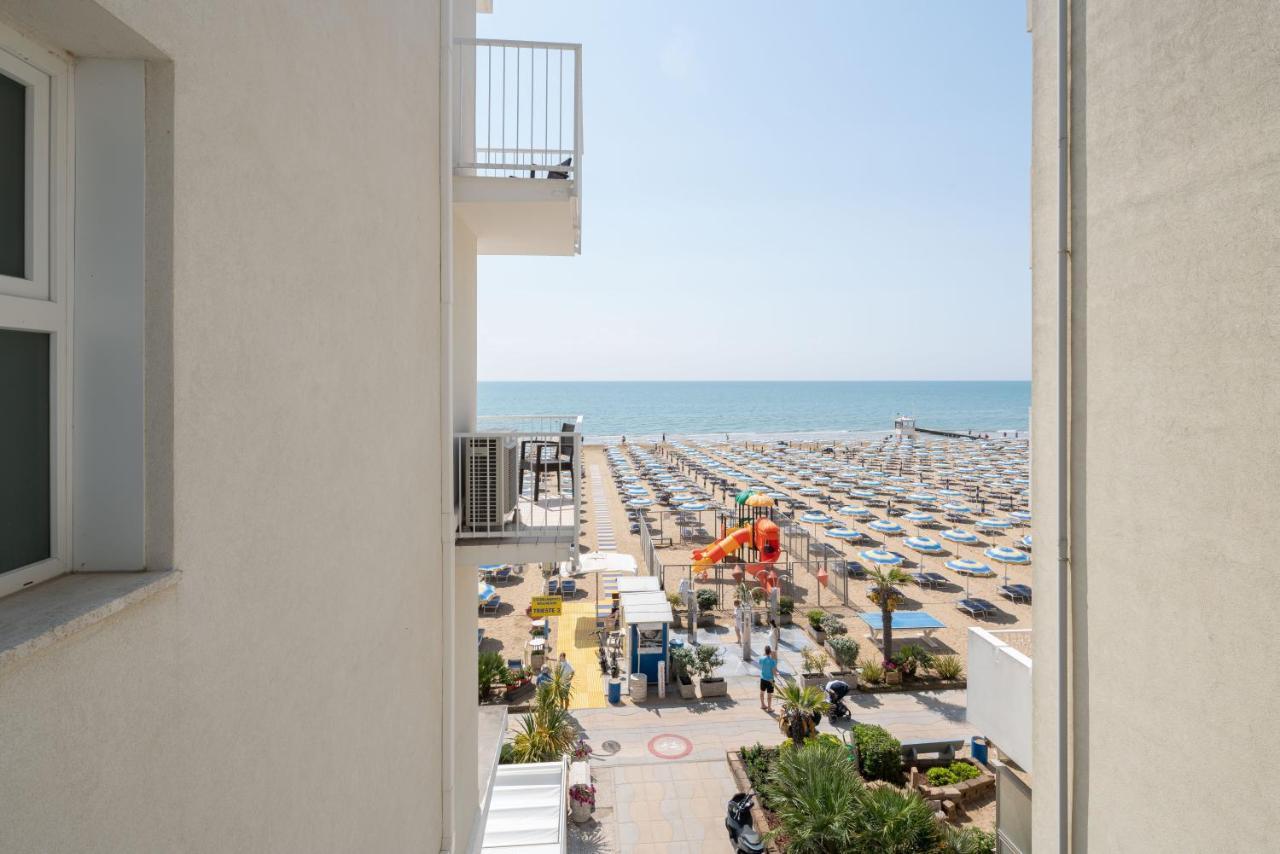 Hotel Boston 3 Stelle Superior Frontemare Lido di Jesolo Kültér fotó